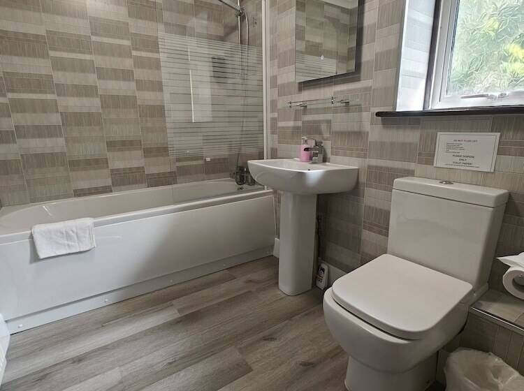 Семейный Номер, Little Foxes Hotel & Gatwick Airport Parking