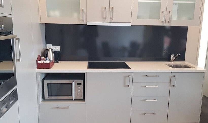 آپارتمان 3 خوابه, Esplanade Apartments