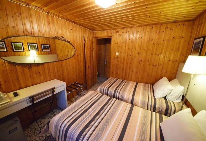 Четырехместный Номер Стандарт, Christys Palace