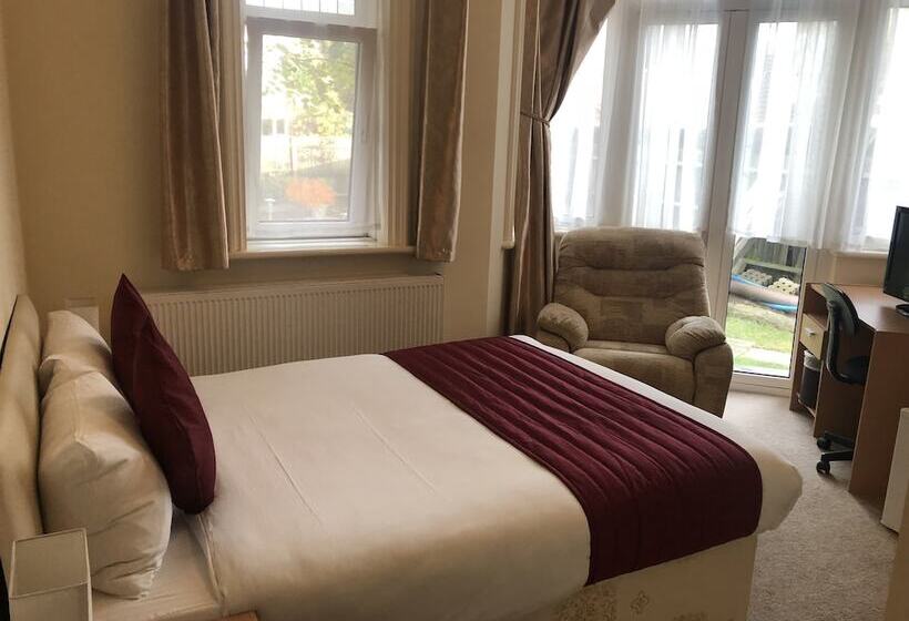 标准间, Gatwick Inn