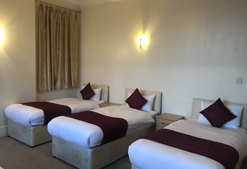 חדר משפחתי, Gatwick Inn