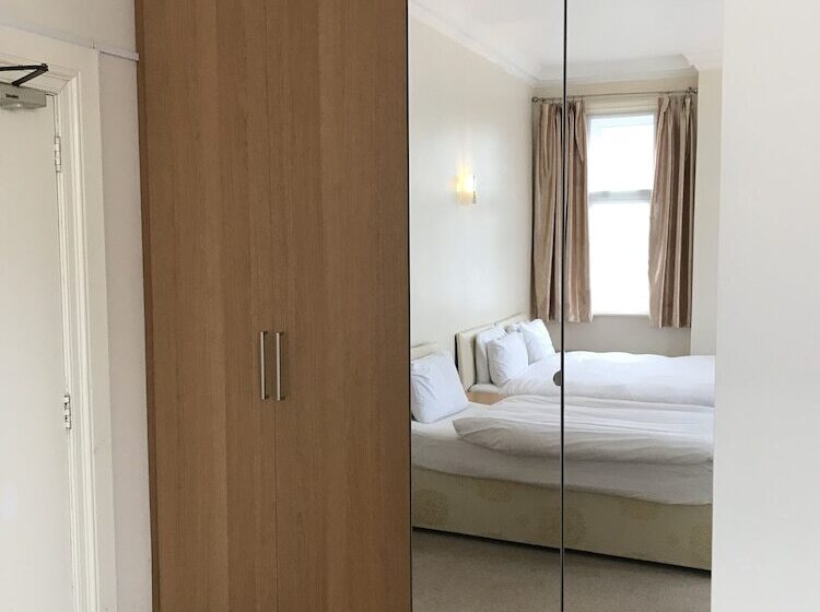 家庭间, Gatwick Inn