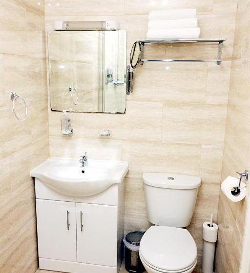 四人标准间, Gatwick Inn