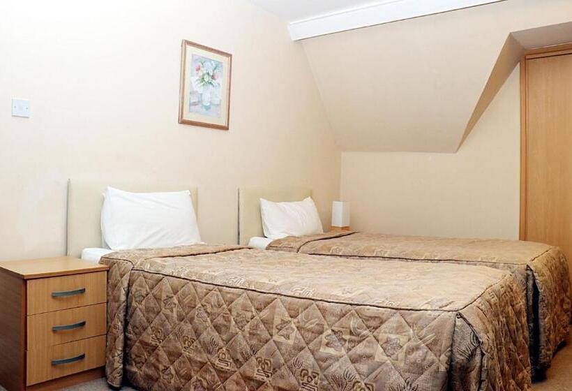 四人标准间, Gatwick Inn