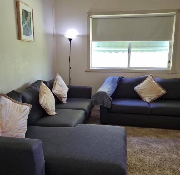Апартаменты 3 Спальни, Bidgee Motor Inn