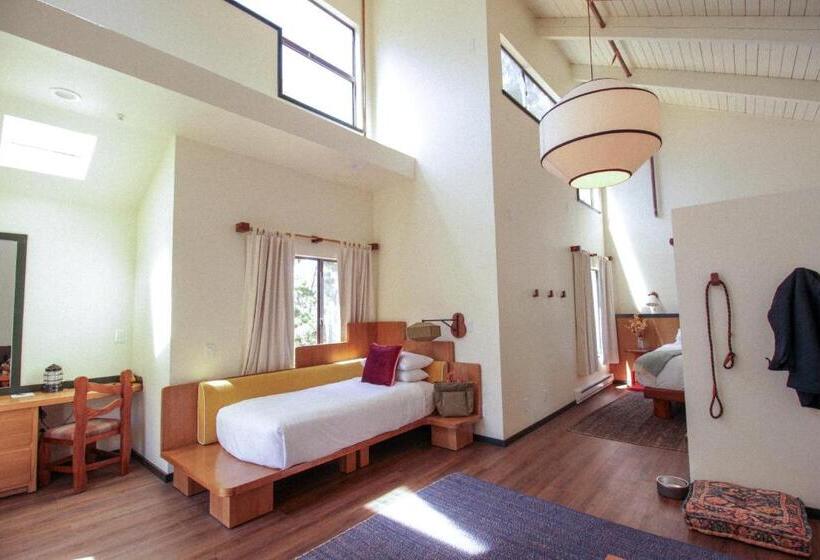 디럭스 스위트, Lodge At Marconi