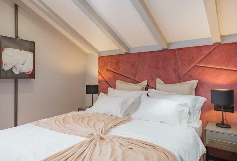 Deluxe Room with Balcony, Heritage Rooms Split Olympic Dream