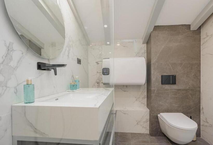 Deluxe Room with Balcony, Heritage Rooms Split Olympic Dream