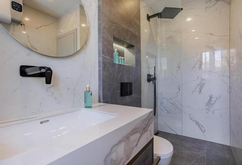 Deluxe Room, Heritage Rooms Split Olympic Dream