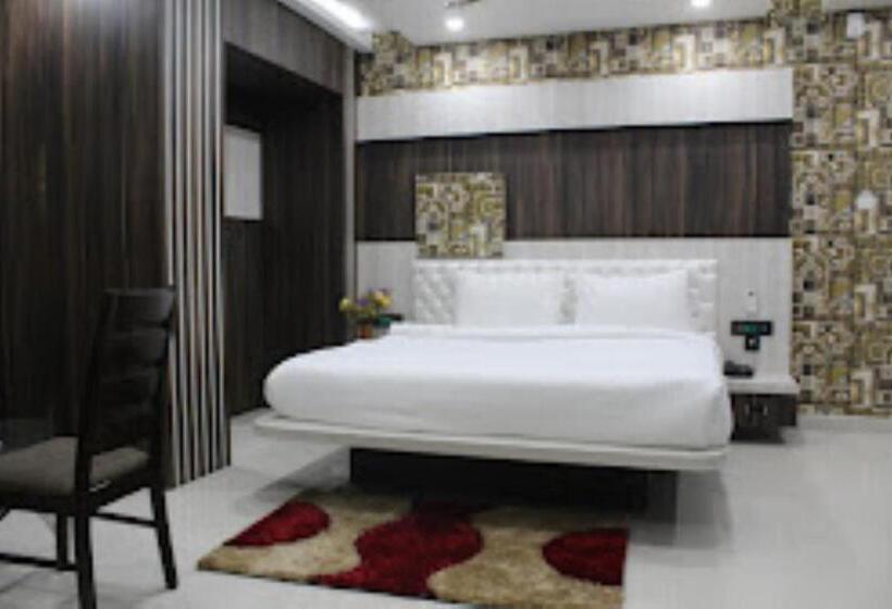 Номер Deluxe, Goroomgo Z Square Aurangabad