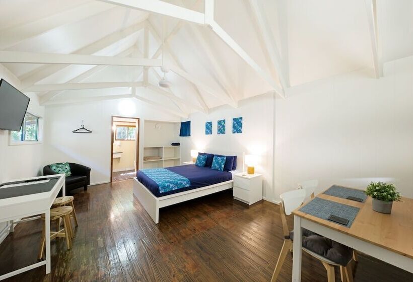 Хижина, Airlie Beach Magnums   Adults Only