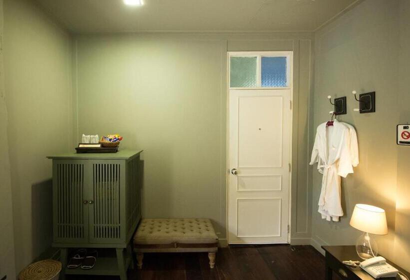 Номер Стандарт Совместная Ванная, Dorm Of Happiness By Tharaburi Resort