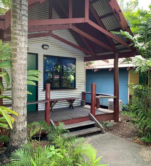 Хижина, Airlie Beach Magnums   Adults Only