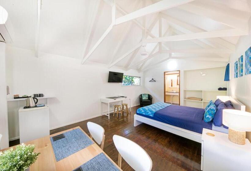 Хижина, Airlie Beach Magnums   Adults Only