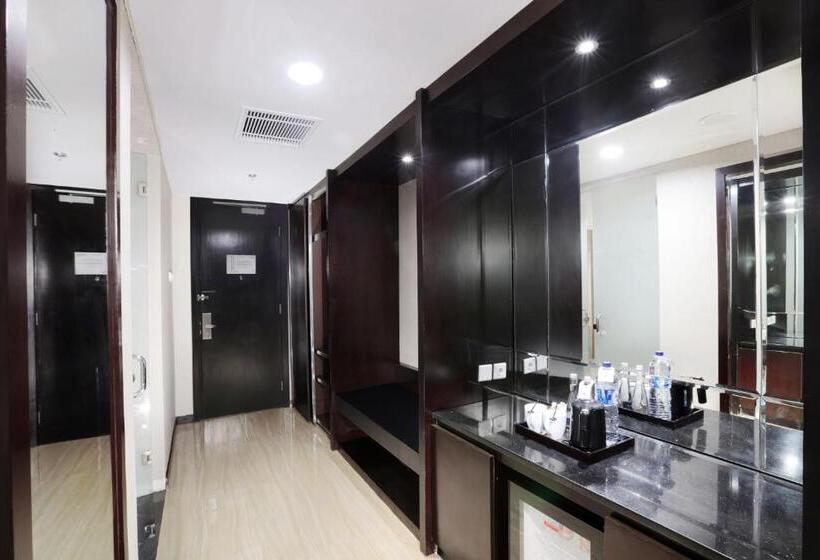 Полулюкс, The Alana Hotel & Convention Center Solo By Aston