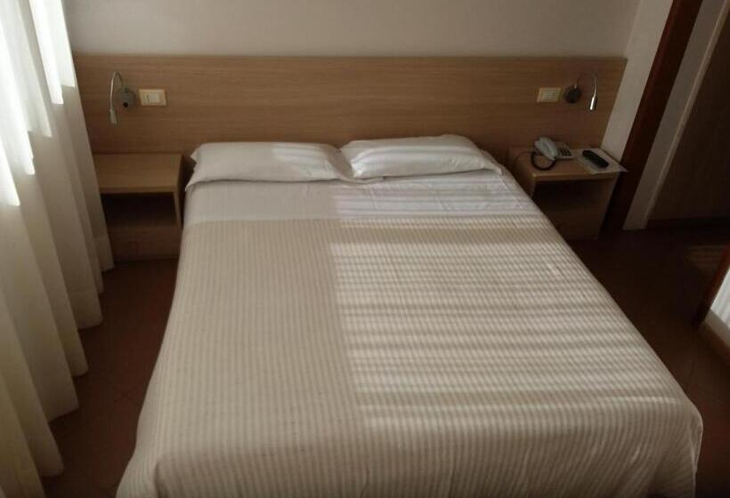 Camera Standard Individuale, Albergo Nyers