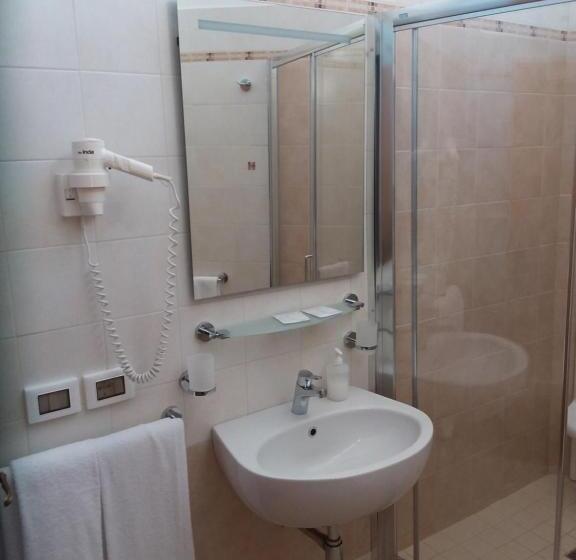 Camera Tripla Standard, Albergo Nyers
