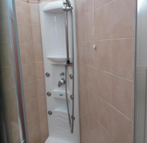 اتاق استاندارد سه نفره, Albergo Nyers
