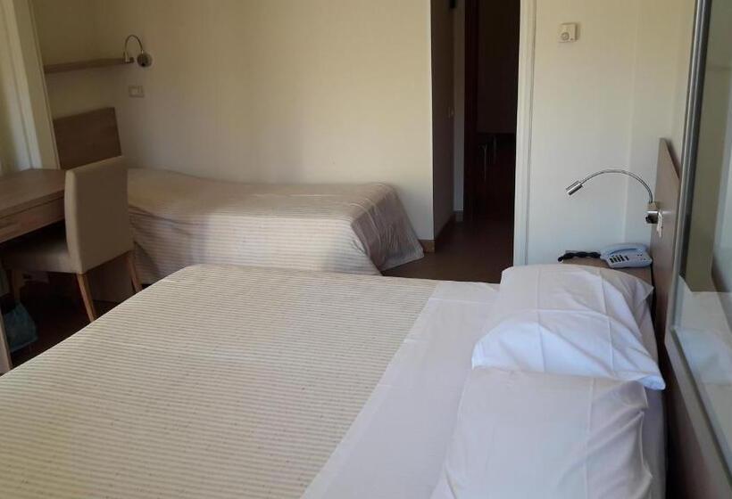 Camera Tripla Superiore, Albergo Nyers