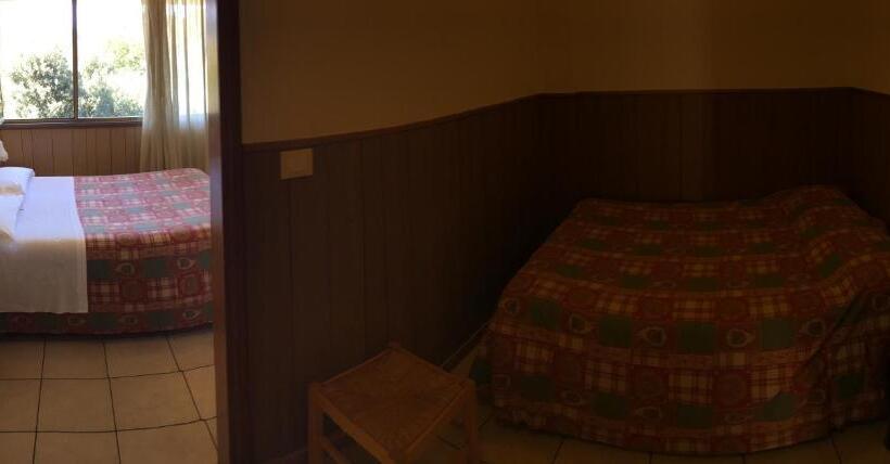 Camera Quadrupla Superiore, Albergo Nyers
