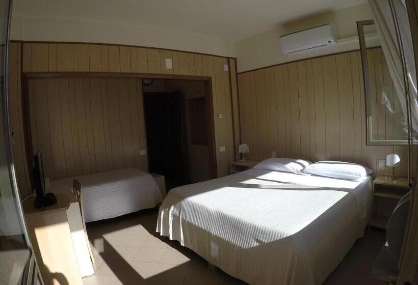 Camera Tripla Superiore, Albergo Nyers