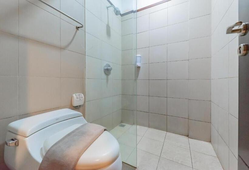 Полулюкс, Reddoorz Plus @ Cipaganti Street 3
