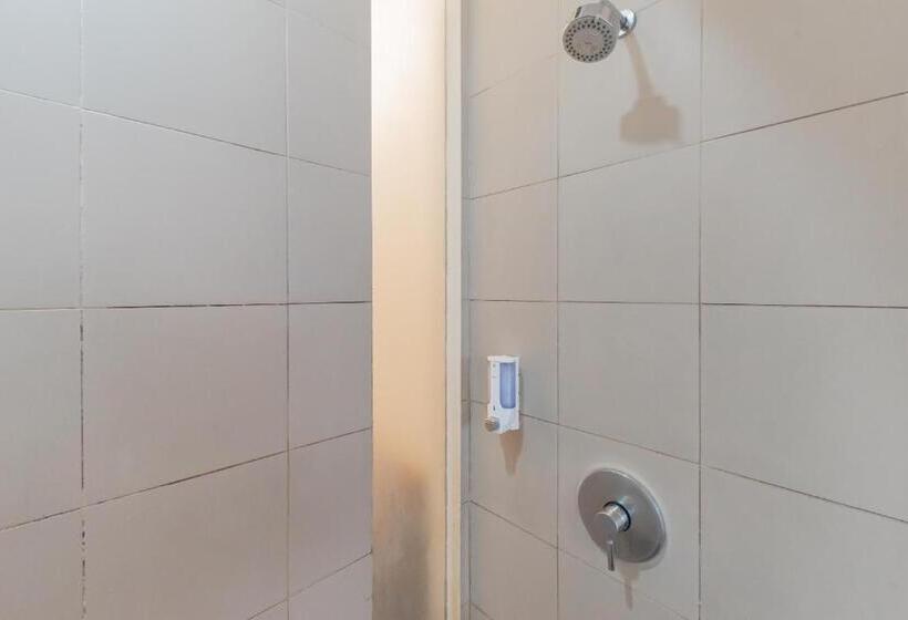 Люкс, Reddoorz Plus @ Cipaganti Street 3