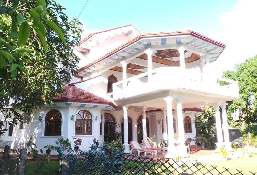 سوئیت با بالکن, Rico Shadow Guest House