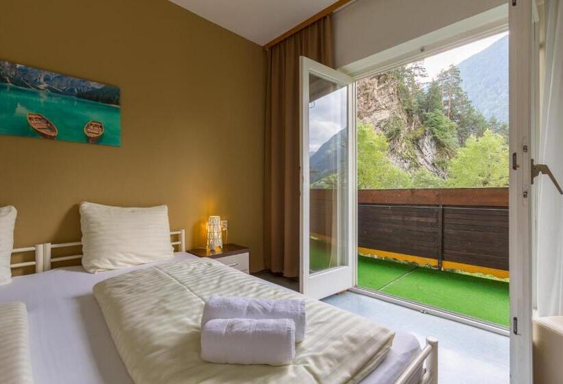 Номер Стандарт с Балконом, Sportland Inn