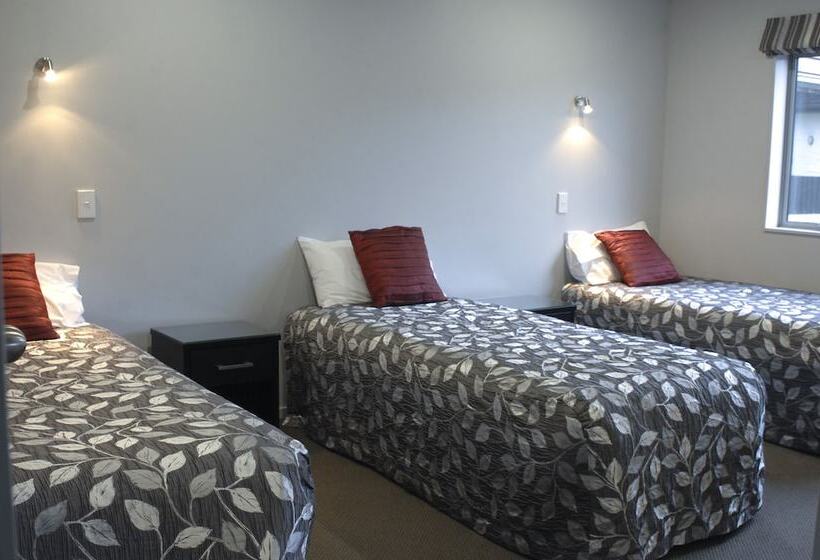 Апартаменты 3 Спальни, Shelby Motor Lodge