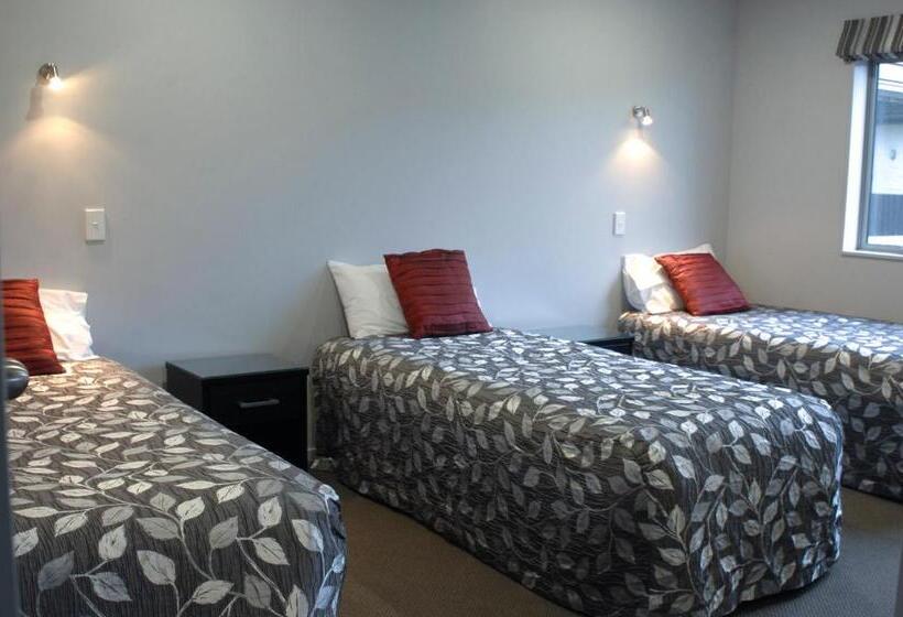 Апартаменты 3 Спальни, Shelby Motor Lodge