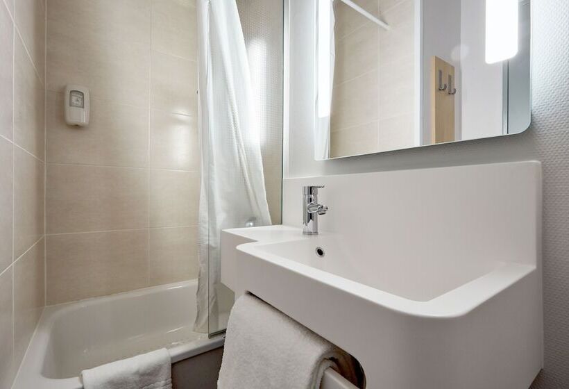 Четырехместный Номер Стандарт, B&b Hotel Avranches Baie Du Mont St Michel