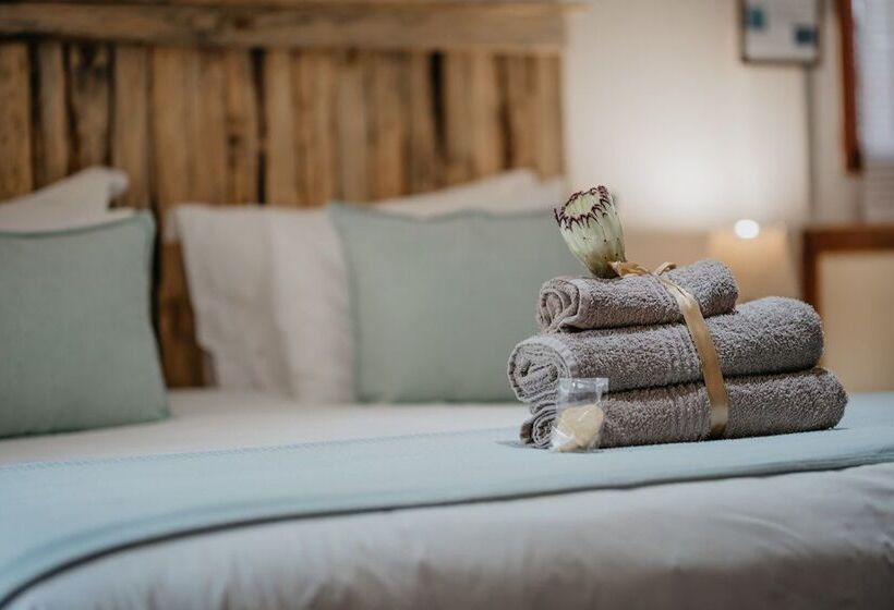 Семейный Номер, The Village Lodge