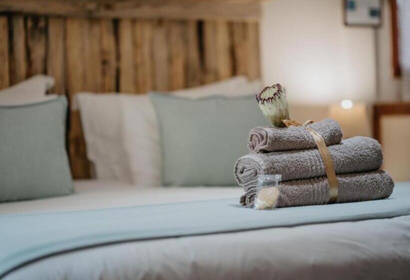 Семейный Номер, The Village Lodge