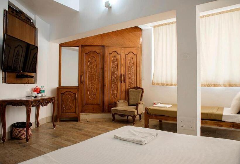سوییت, Royal Emirates Resort & Spa