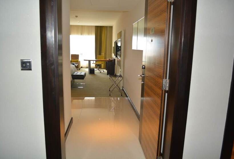 اتاق سوپریور با چشم‌انداز استخر, Radisson Blu Resort Jizan