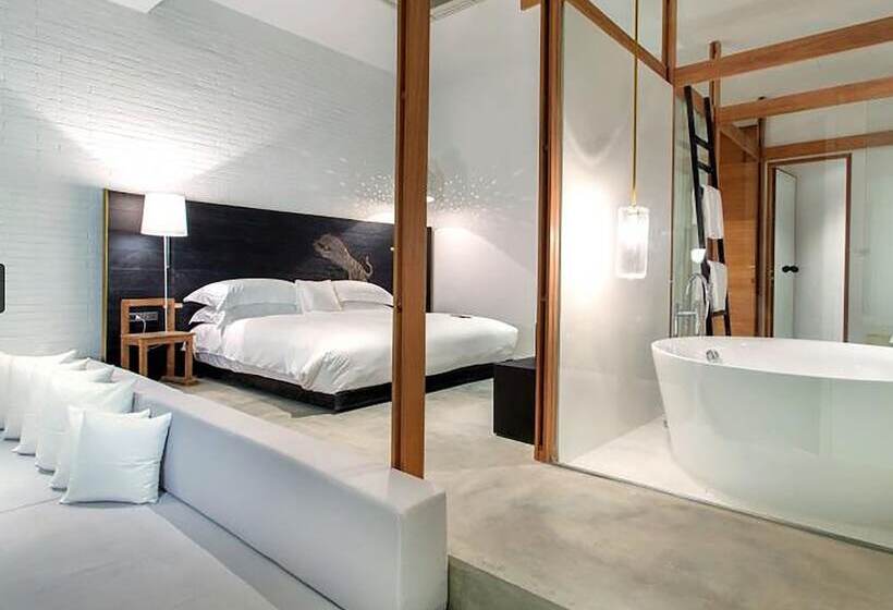 Deluxe room with river view, Sala Ayutthaya
