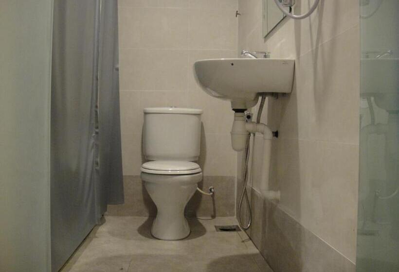 اتاق خانوادگی, 1 Hotel Kuchai Lama