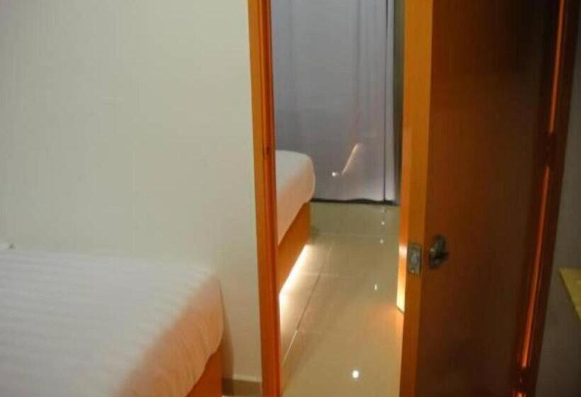 اتاق لوکس, 1 Hotel Kuchai Lama