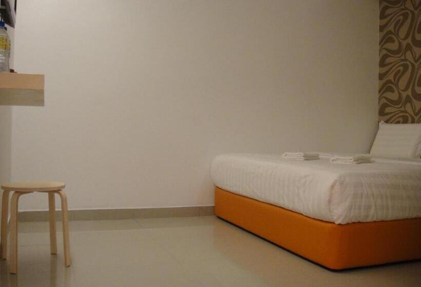 اتاق لوکس با تخت بزرگ, 1 Hotel Kuchai Lama