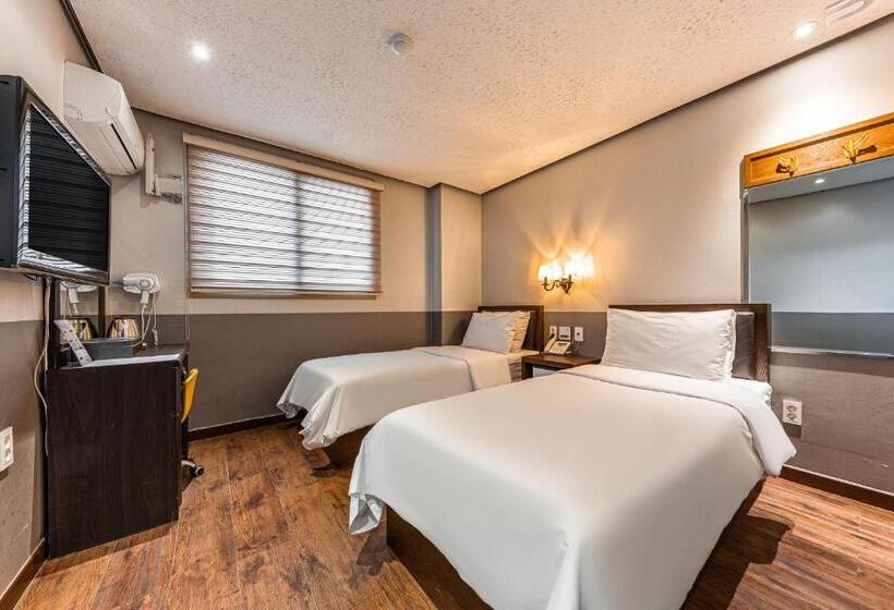 이코노미 룸, Friendly Dh Naissance Hotel By Mindrum Group