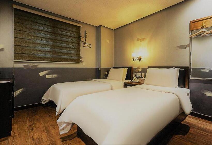 이코노미 룸, Friendly Dh Naissance Hotel By Mindrum Group