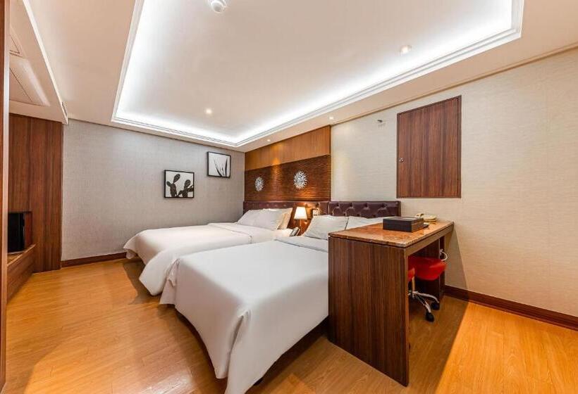 수피리어 패밀리 룸, Friendly Dh Naissance Hotel By Mindrum Group