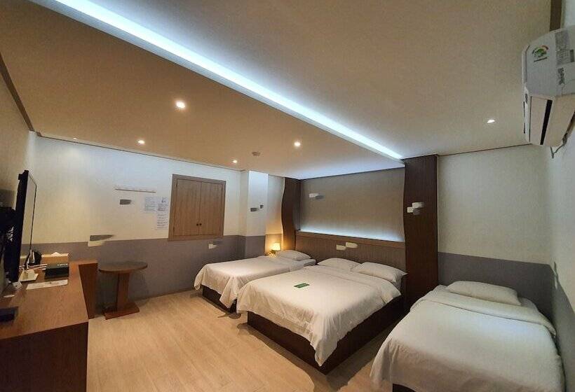 패밀리 룸, Friendly Dh Naissance Hotel By Mindrum Group