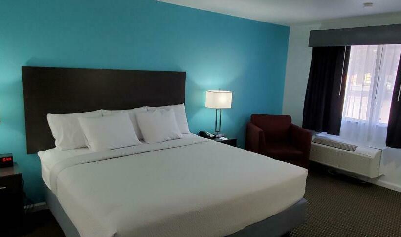 Люкс Deluxe Кровать Кинг, Travelodge By Wyndham Livonia Canton Novi Detroit Area