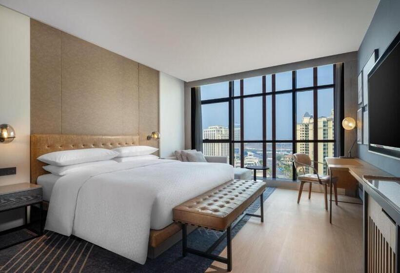 Номер Deluxe Кровать Кинг Вид на Город, Four Points By Sheraton Chongqing, Yongchuan