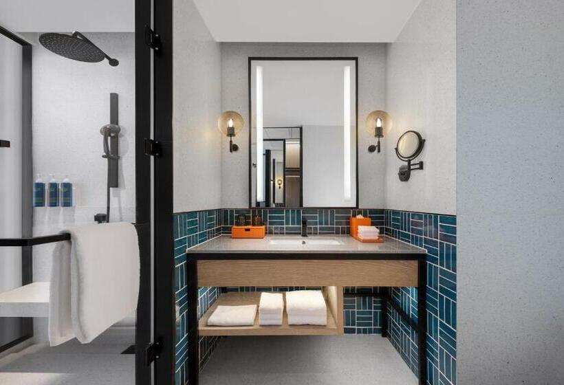 Номер Deluxe Кровать Кинг Вид на Город, Four Points By Sheraton Chongqing, Yongchuan