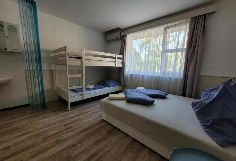 Номер Стандарт Четырехместный Совместный Санузел, Villa Adele