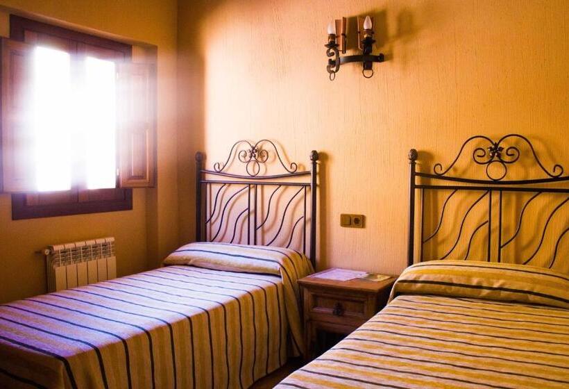 Четырехместный Номер Стандарт, Hostal Restaurante Sierra De La Martina