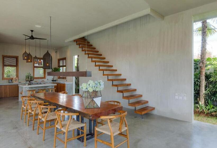 Вилла 4 Спальни, Zin Berawa Villas & Bungalows